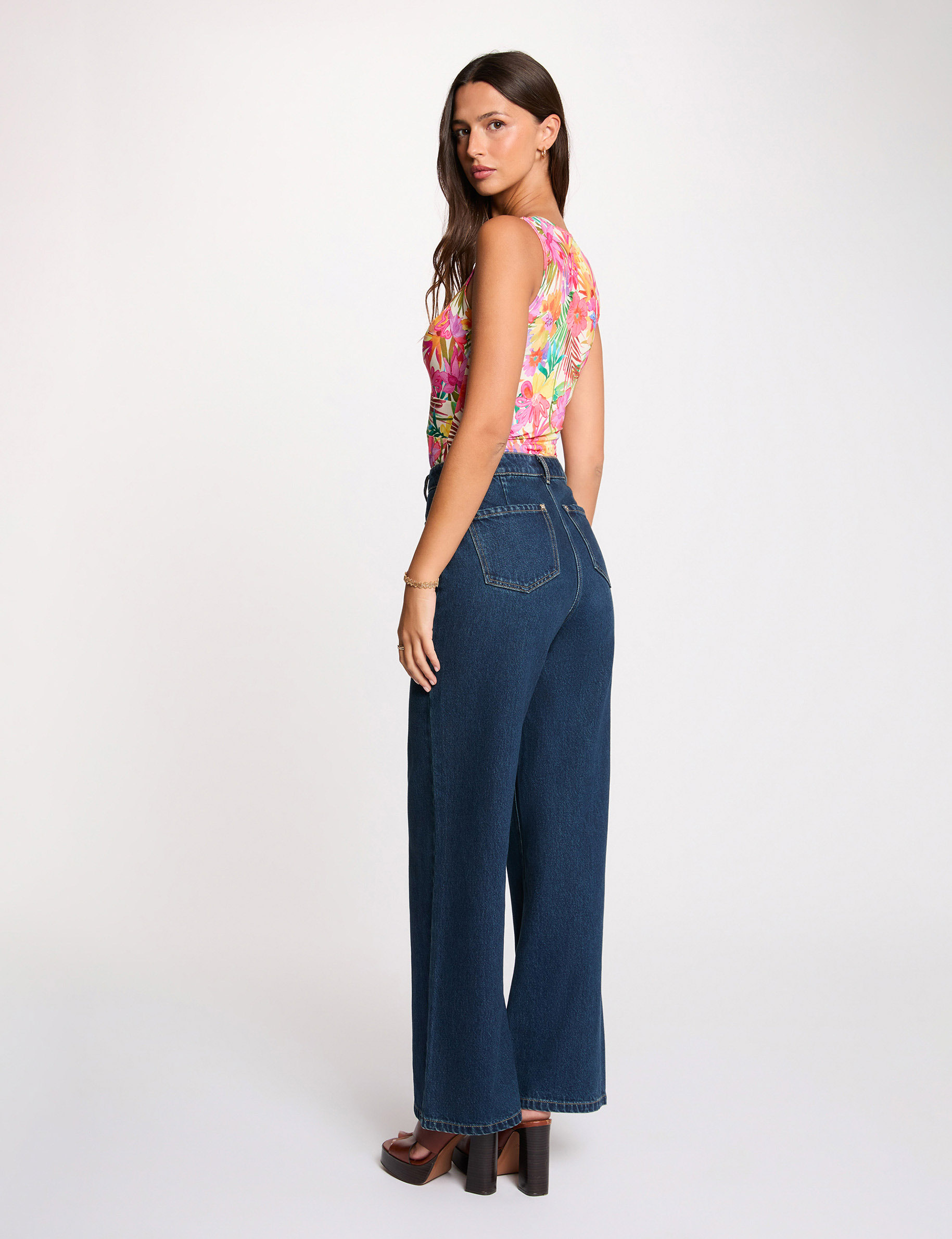 Tailliertes T-Shirt mit Herzausschnitt mehrfarbig damen