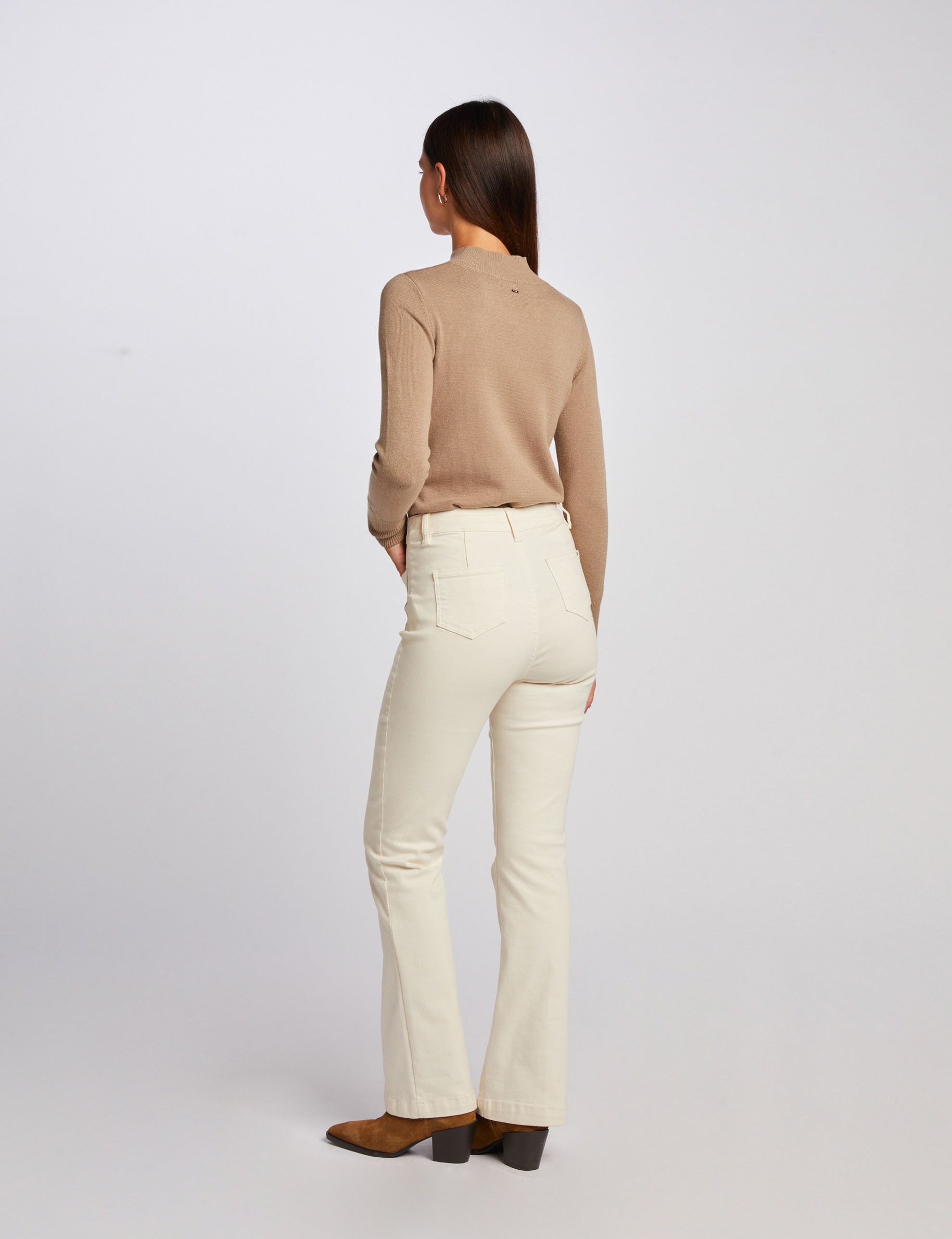 Pull manches longues boutons d&eacute;coratifs taupe femme