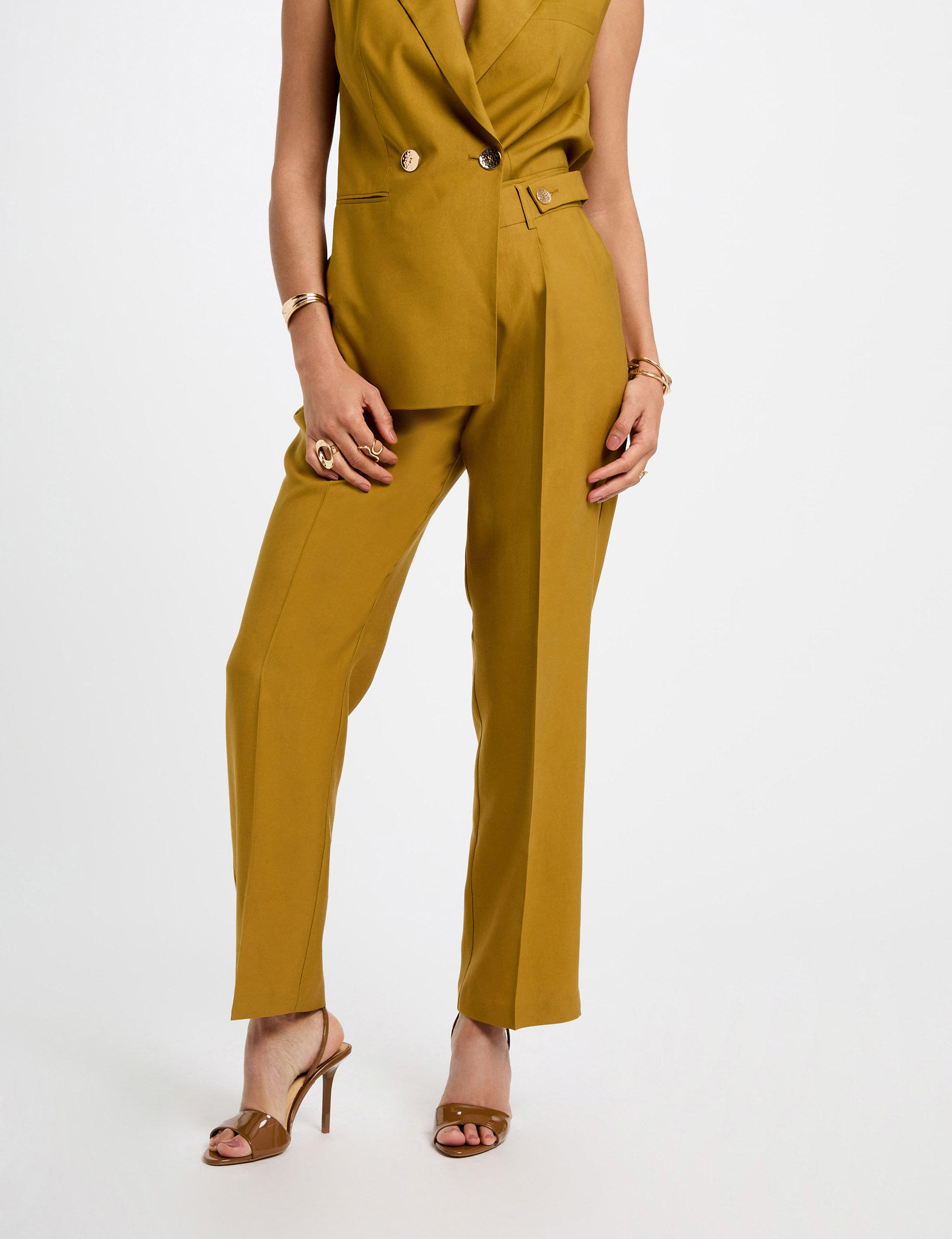 pantalon carotte a pinces vert kaki femme Pantalon carotte à pinces vert kaki femme