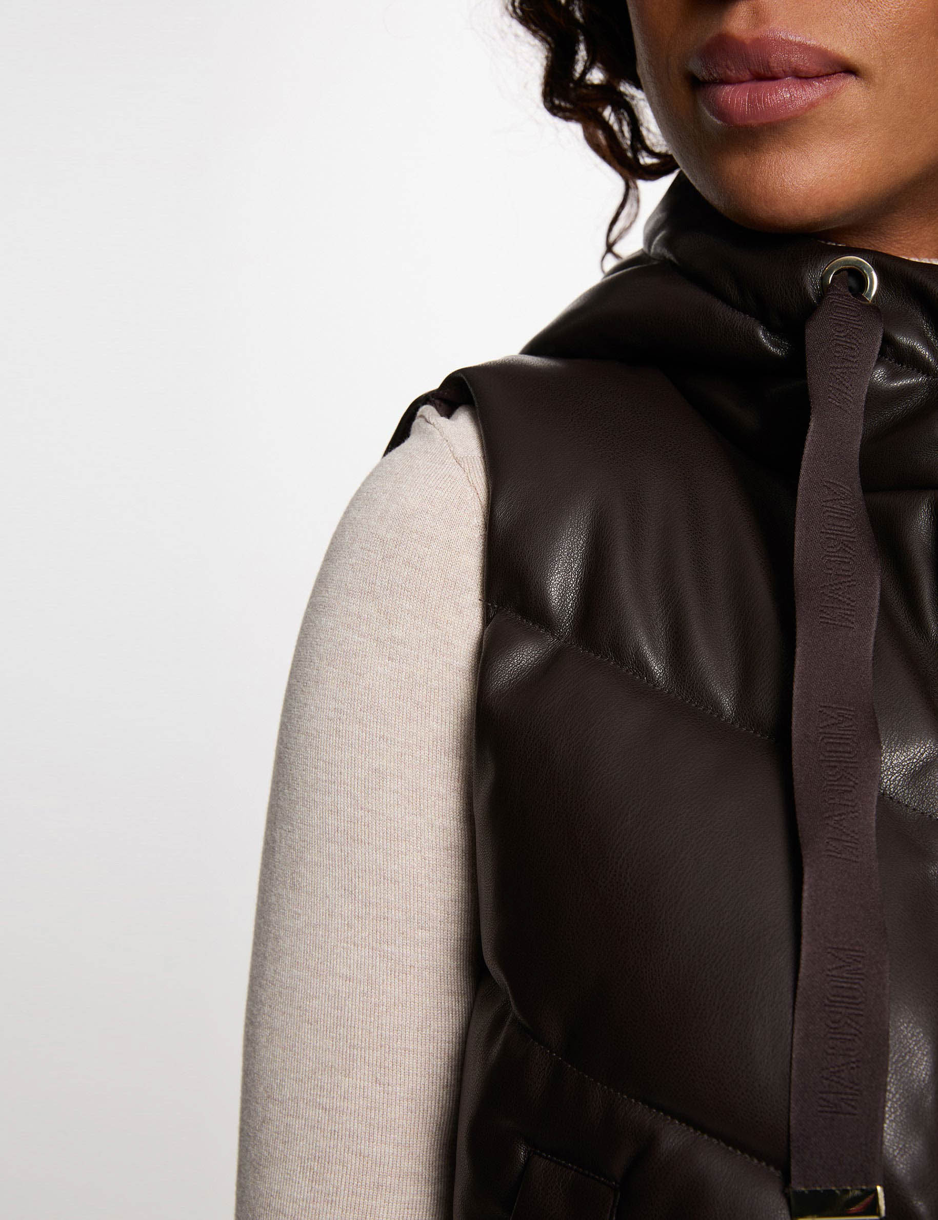Gerade Daunenjacke mit Kapuze dunkelbraun damen