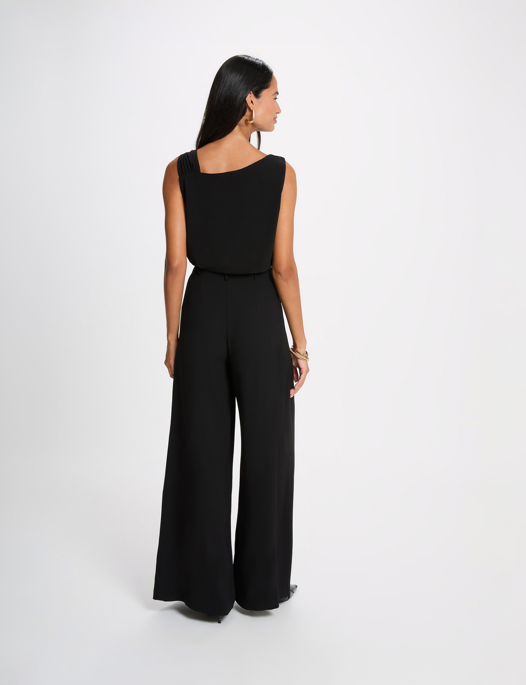 Asymmetrisches T-Shirt mit Schmuck schwarz damen