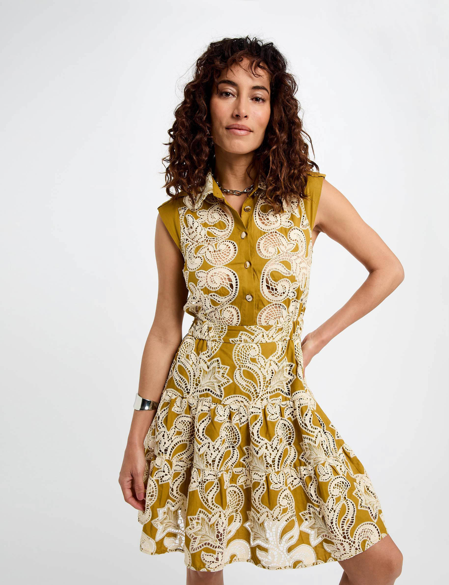 trapez kleid mit stickerei khakigrun damen Trapez-Kleid mit Stickerei khakigrün damen