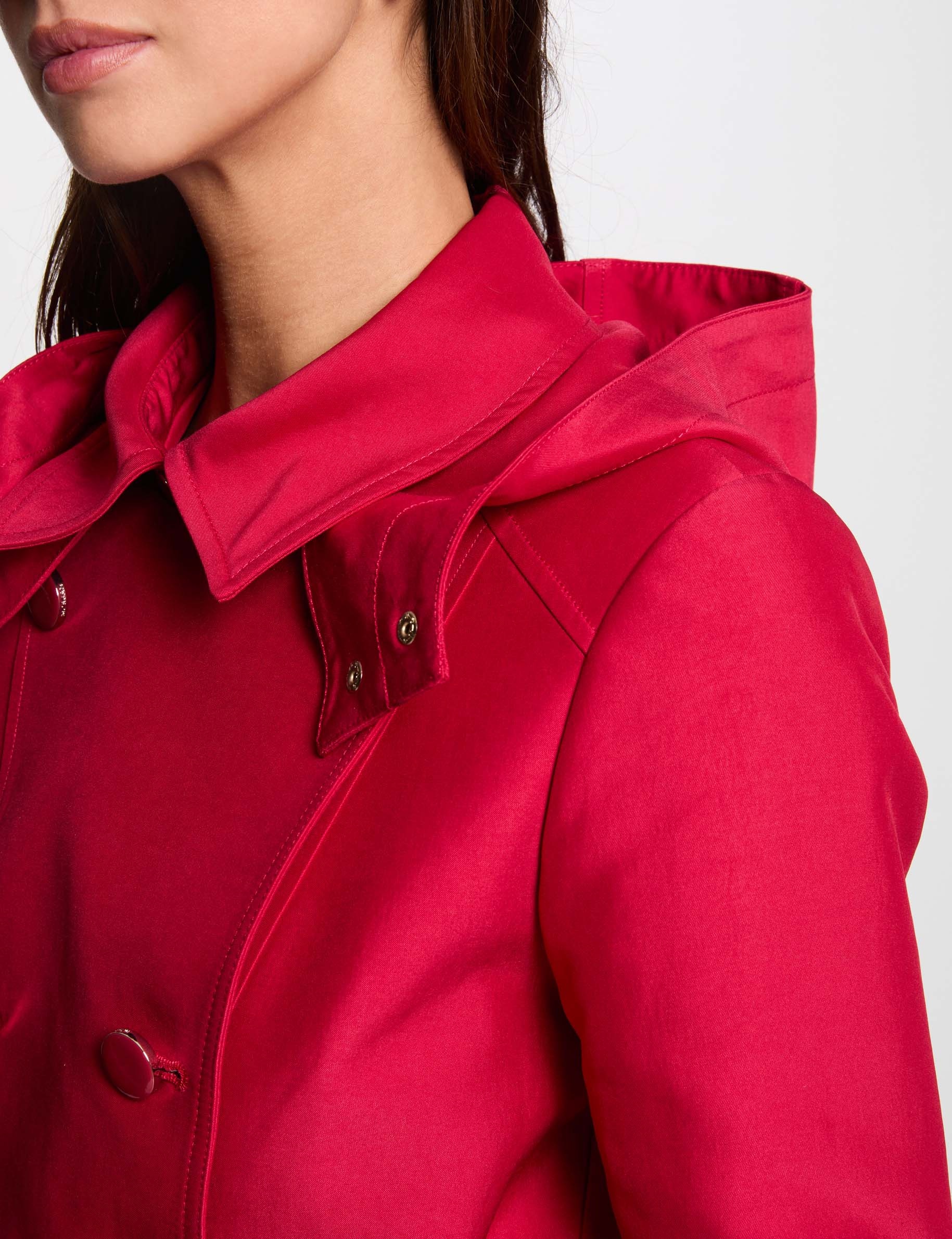 trenchcoat mit gurtel und kapuze rot damen Trenchcoat mit Gürtel und Kapuze rot damen