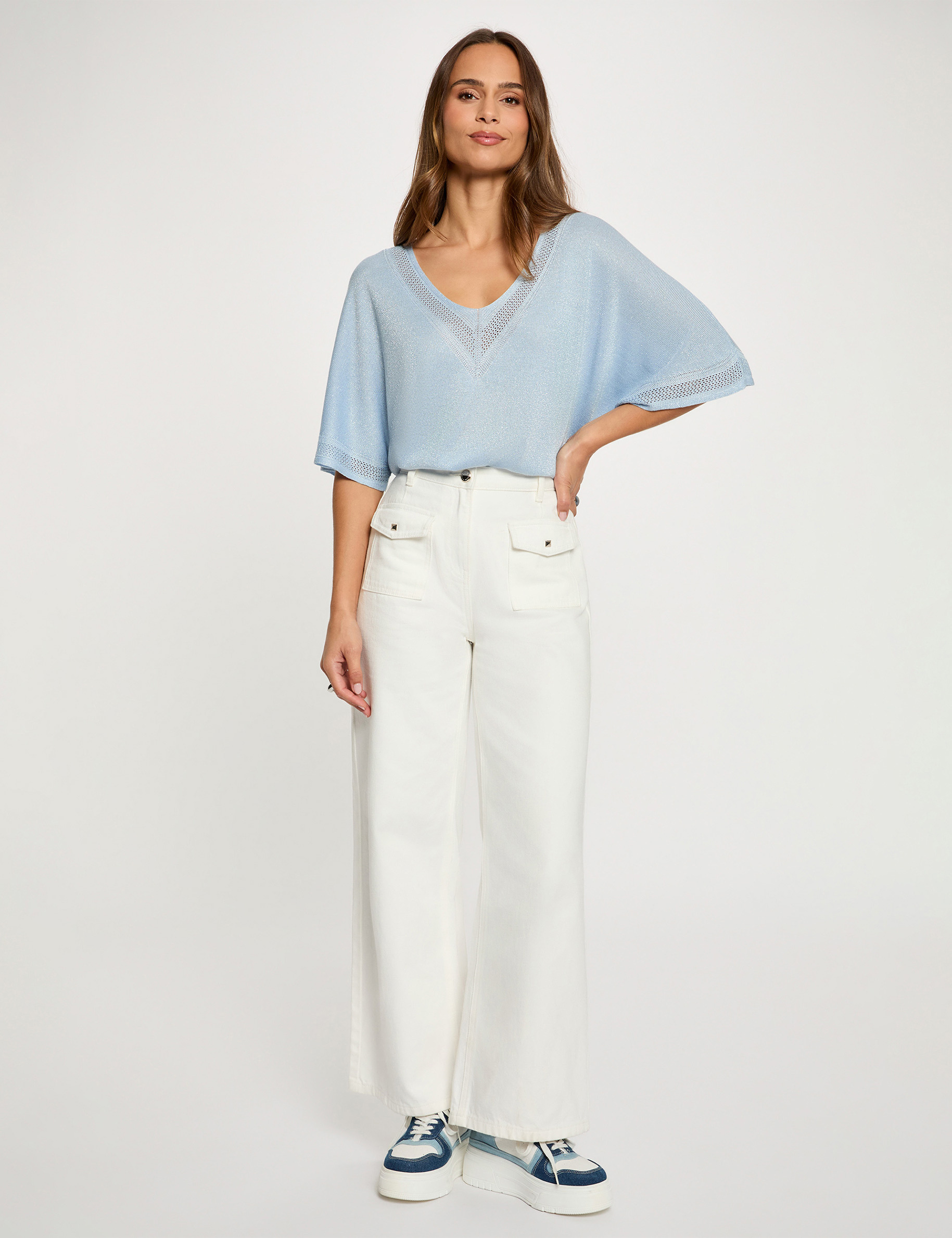 Pull col en V manches courtes bleu ciel femme