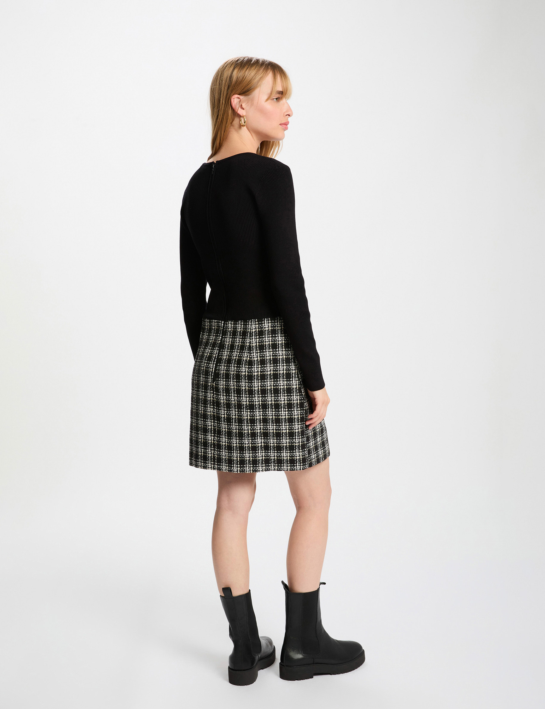 Robe courte ajust&eacute;e noir femme