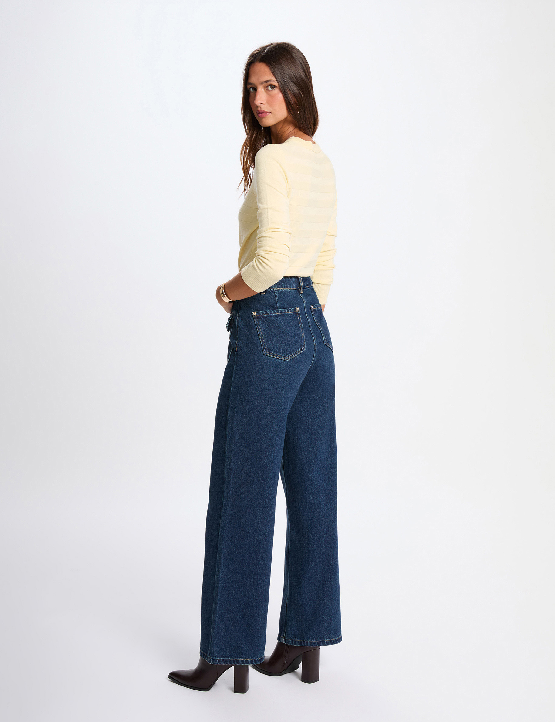 Pull ajust&eacute; col rond jaune clair femme