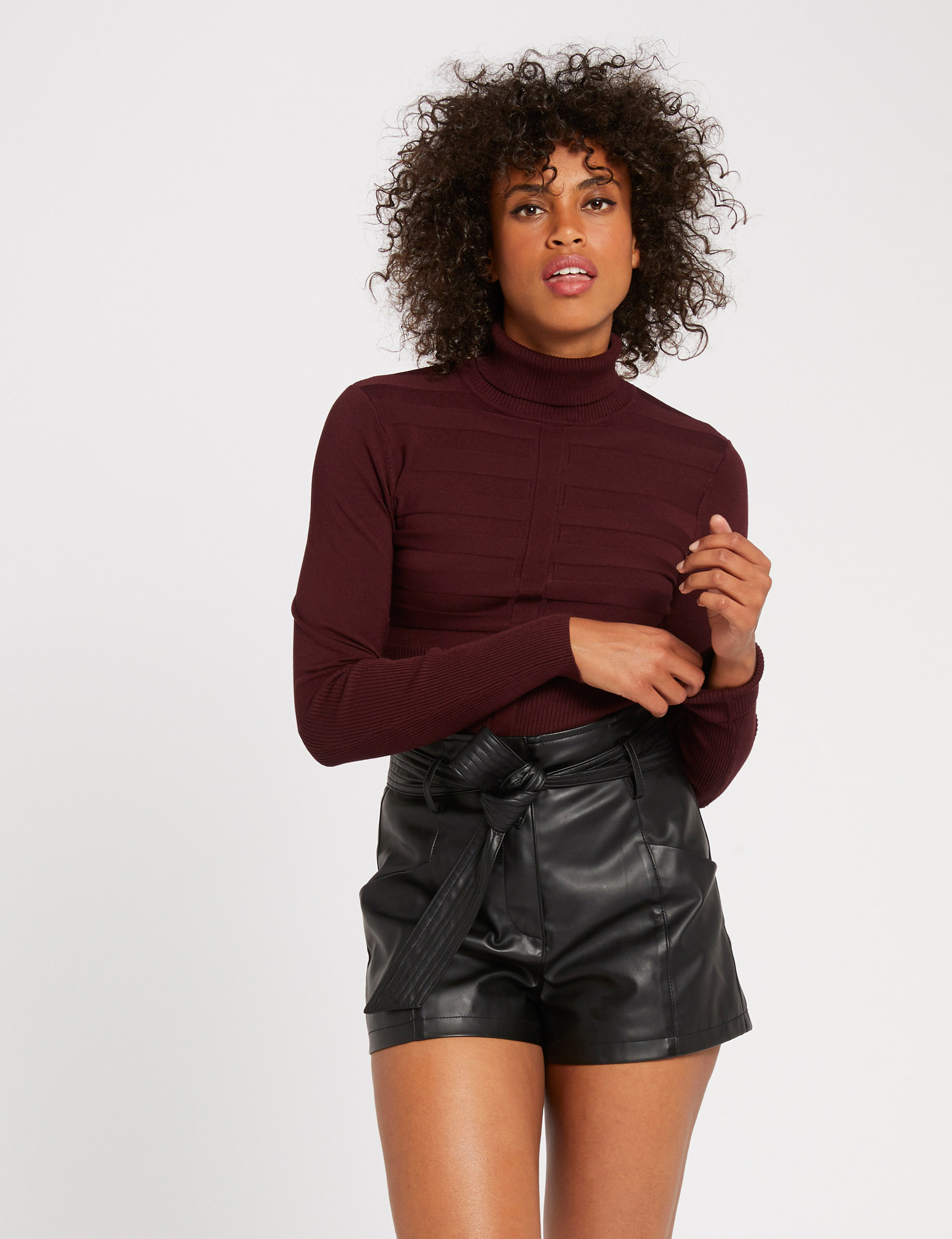 Pull col roul&eacute; ajust&eacute; violet fonce femme