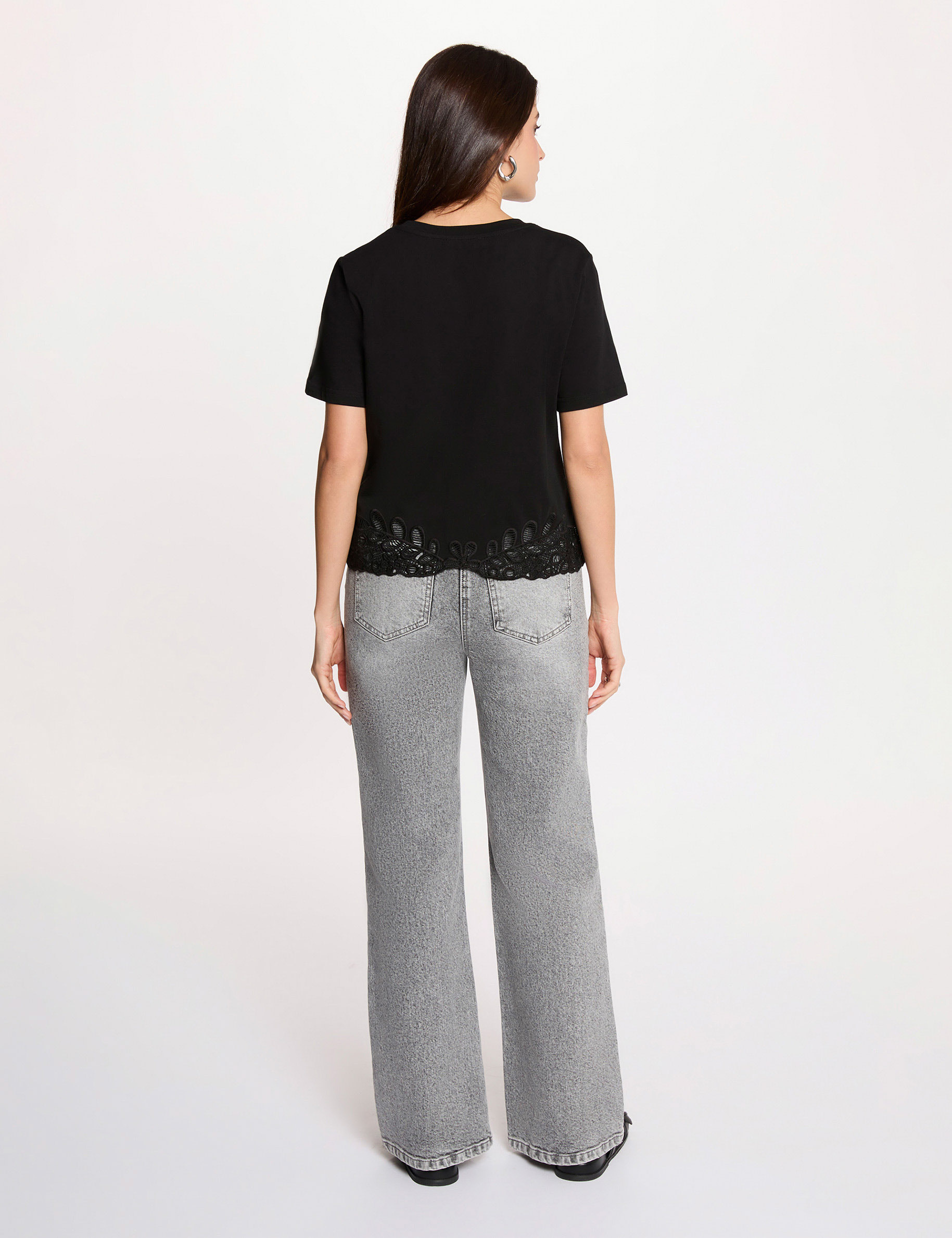 T-shirt brod&eacute; col rond noir femme