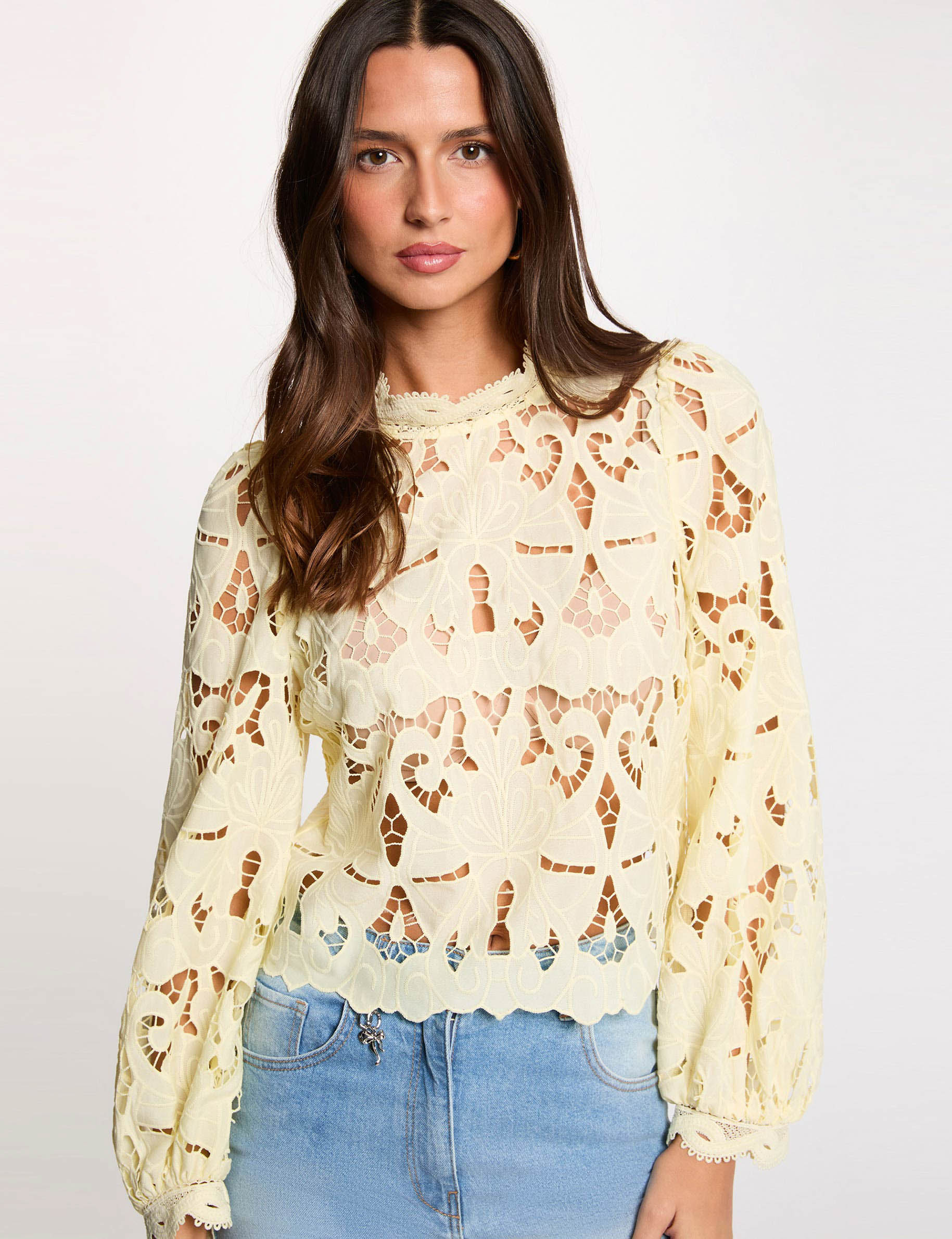 Blouse broderie col montant jaune pastel femme