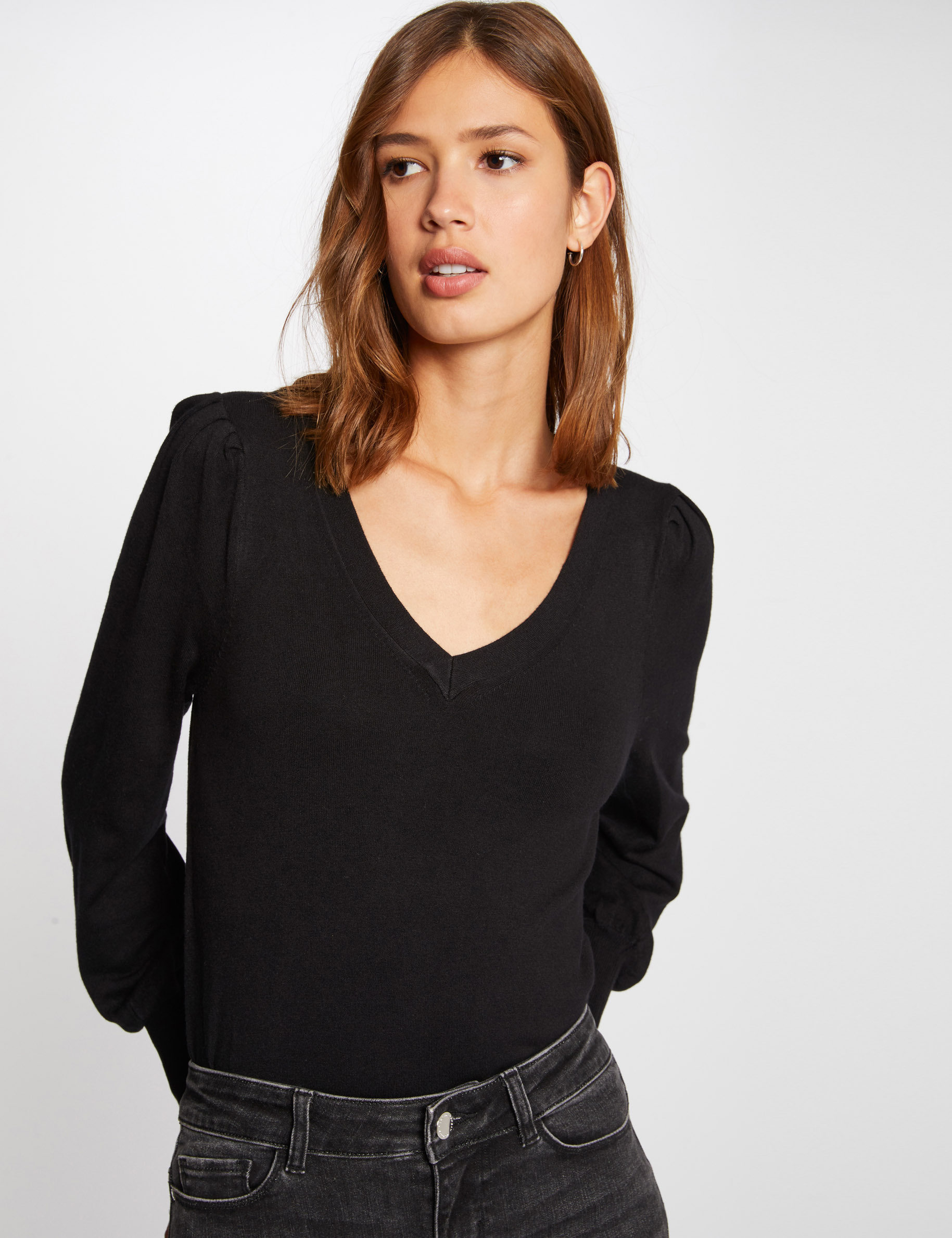 Pull manches longues avec col en V noir femme