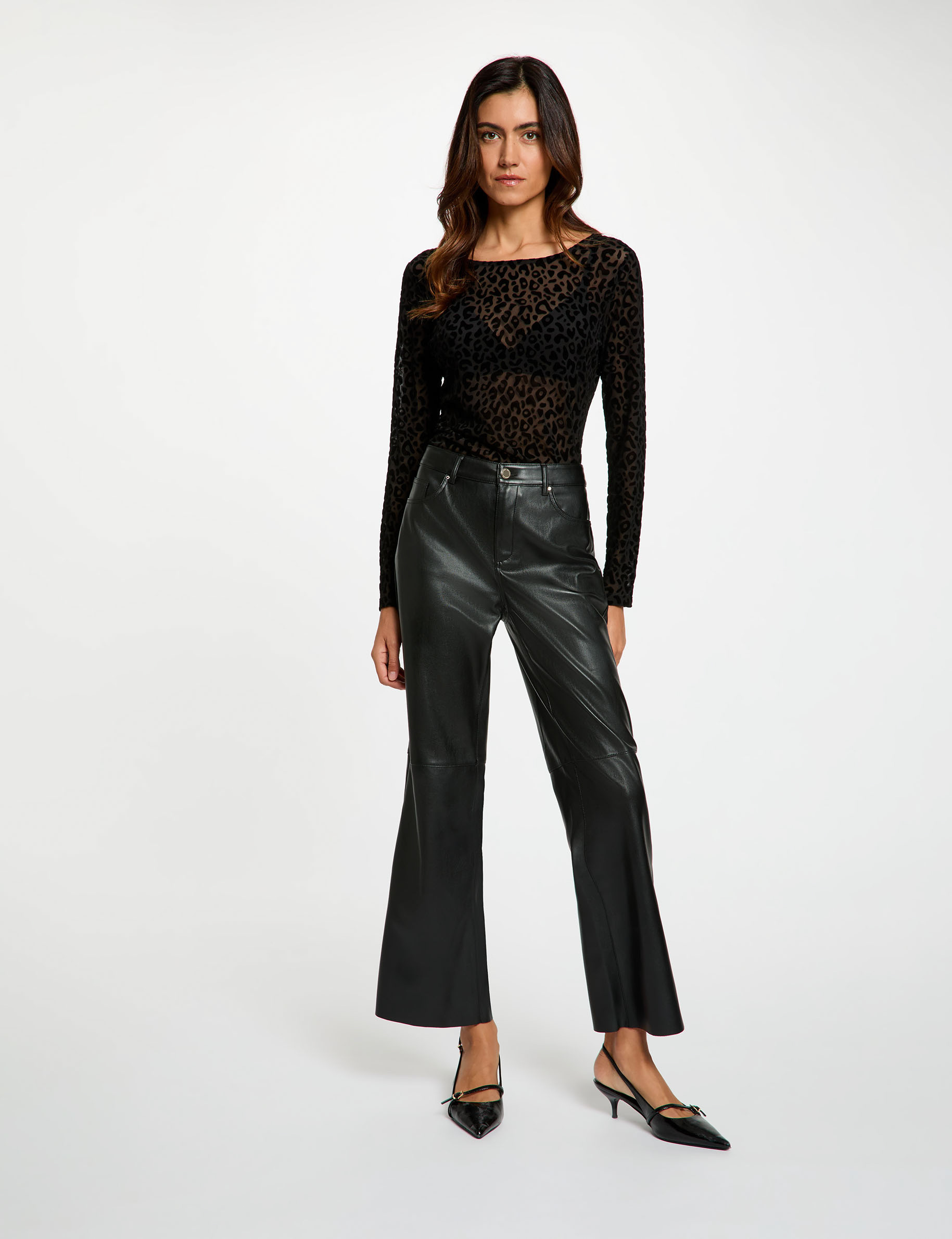 T-shirt cintr&eacute; col rond noir femme