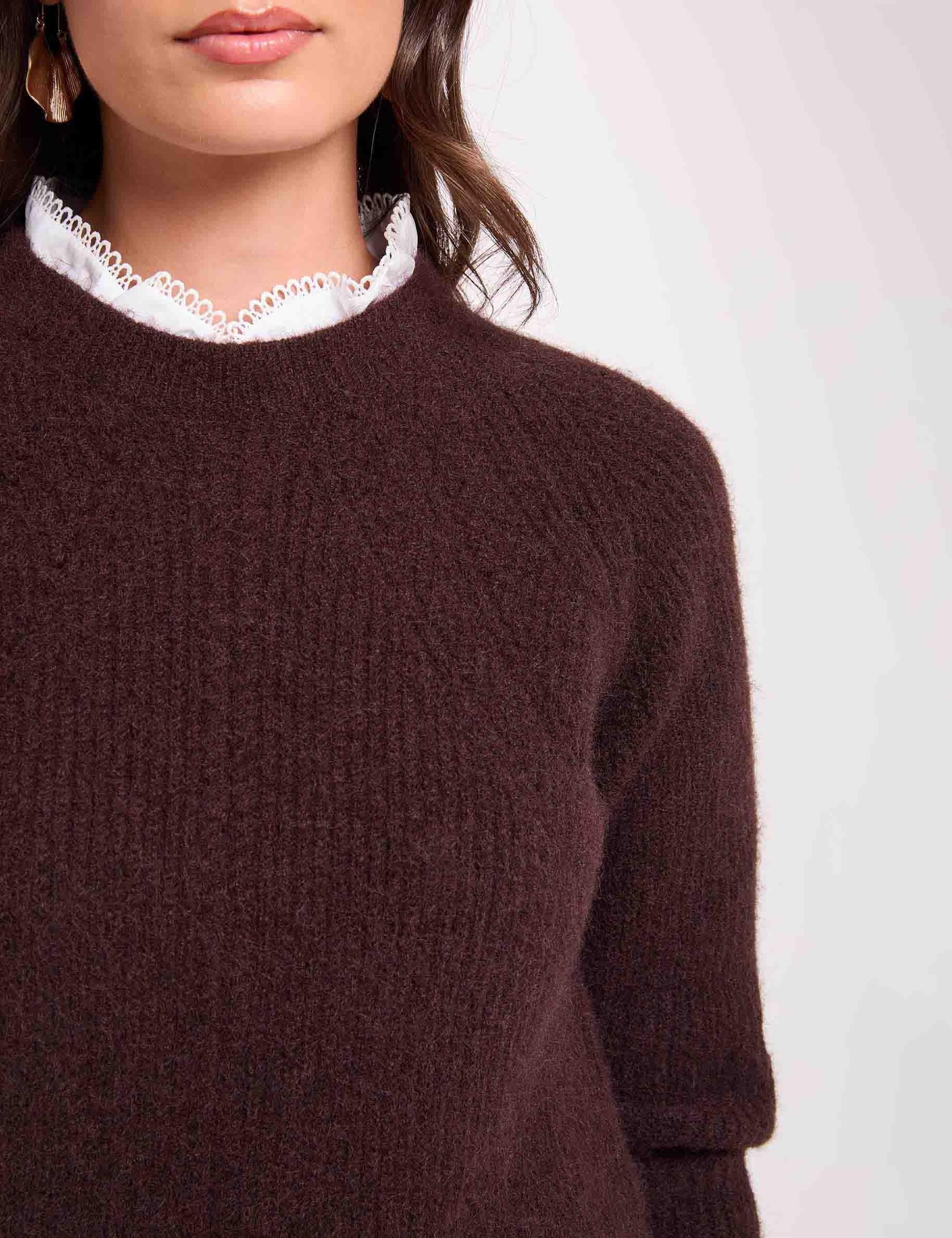 Pull col rond d&eacute;tails chemise marron fonc&eacute; femme