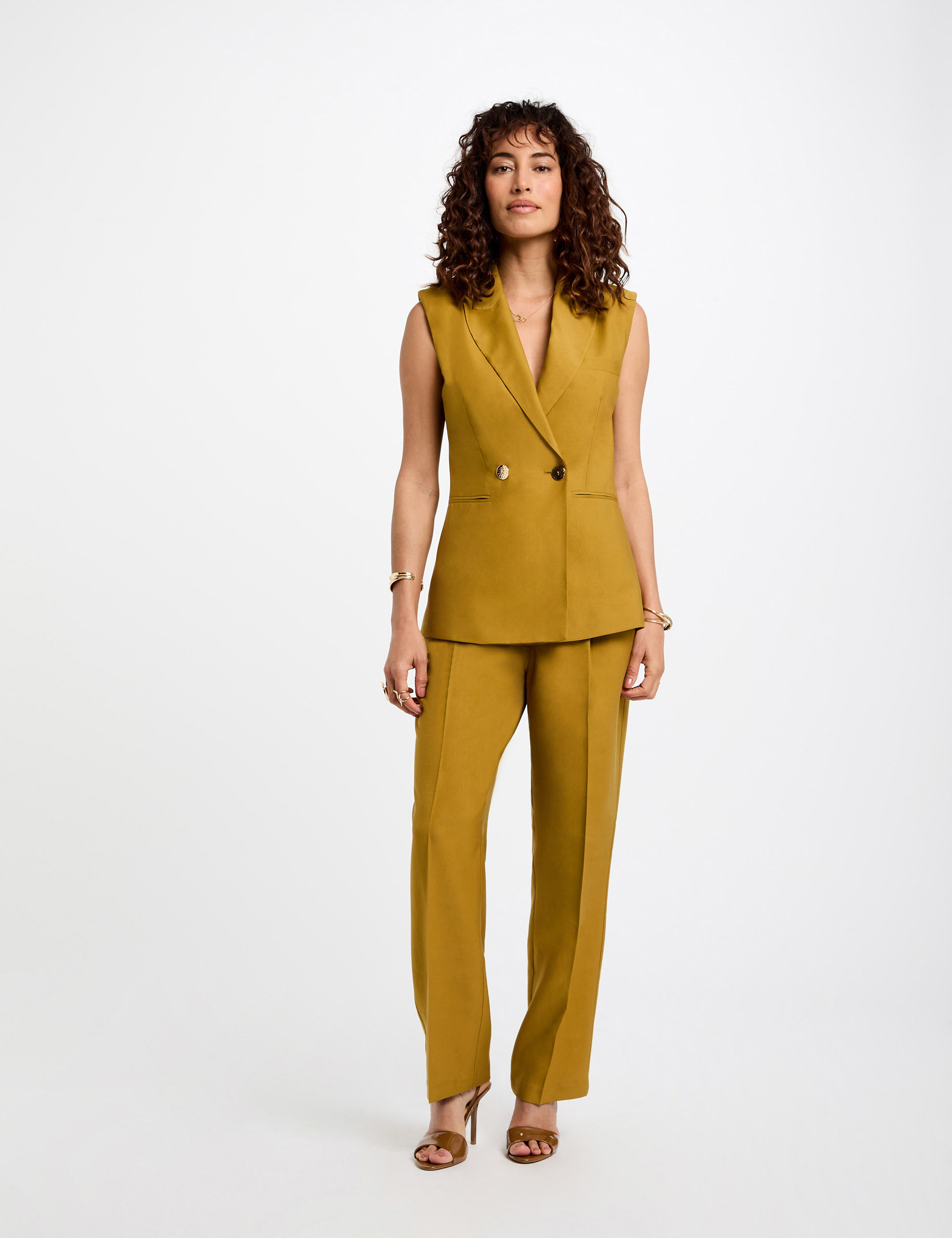 pantalon carotte a pinces vert kaki femme Pantalon carotte à pinces vert kaki femme