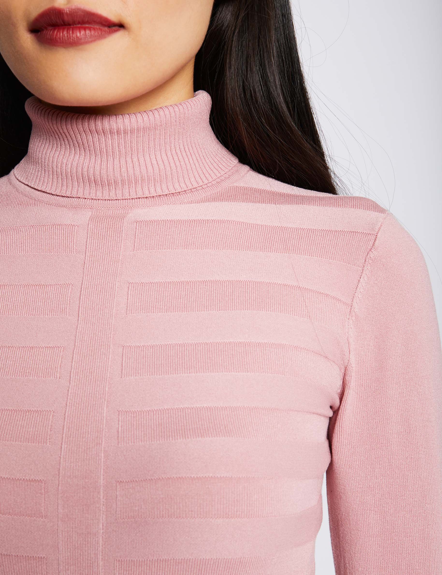 Pull col roul&eacute; ajust&eacute; rose pale femme