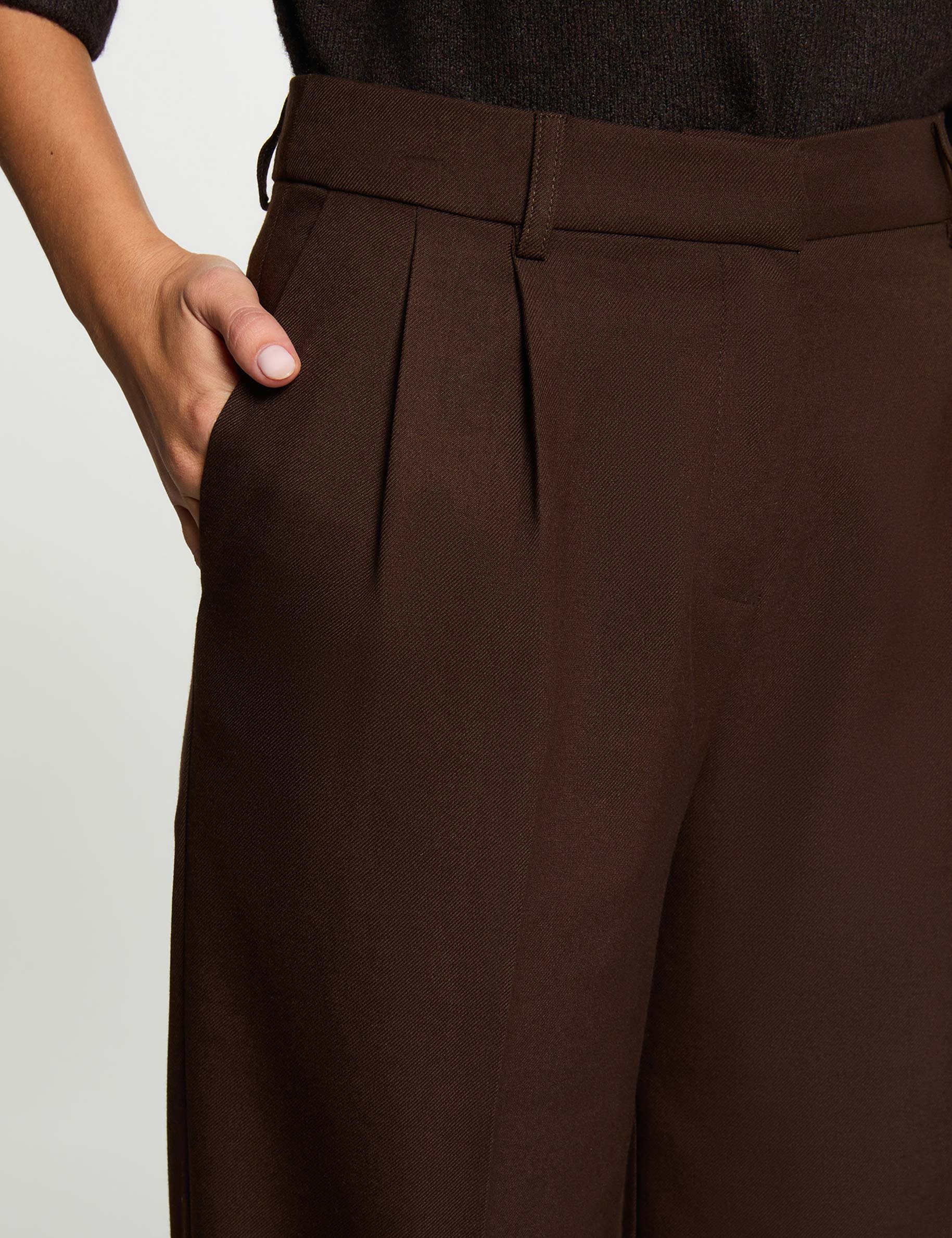 Weit geschnittene hochgeschnittene Hose dunkelbraun damen