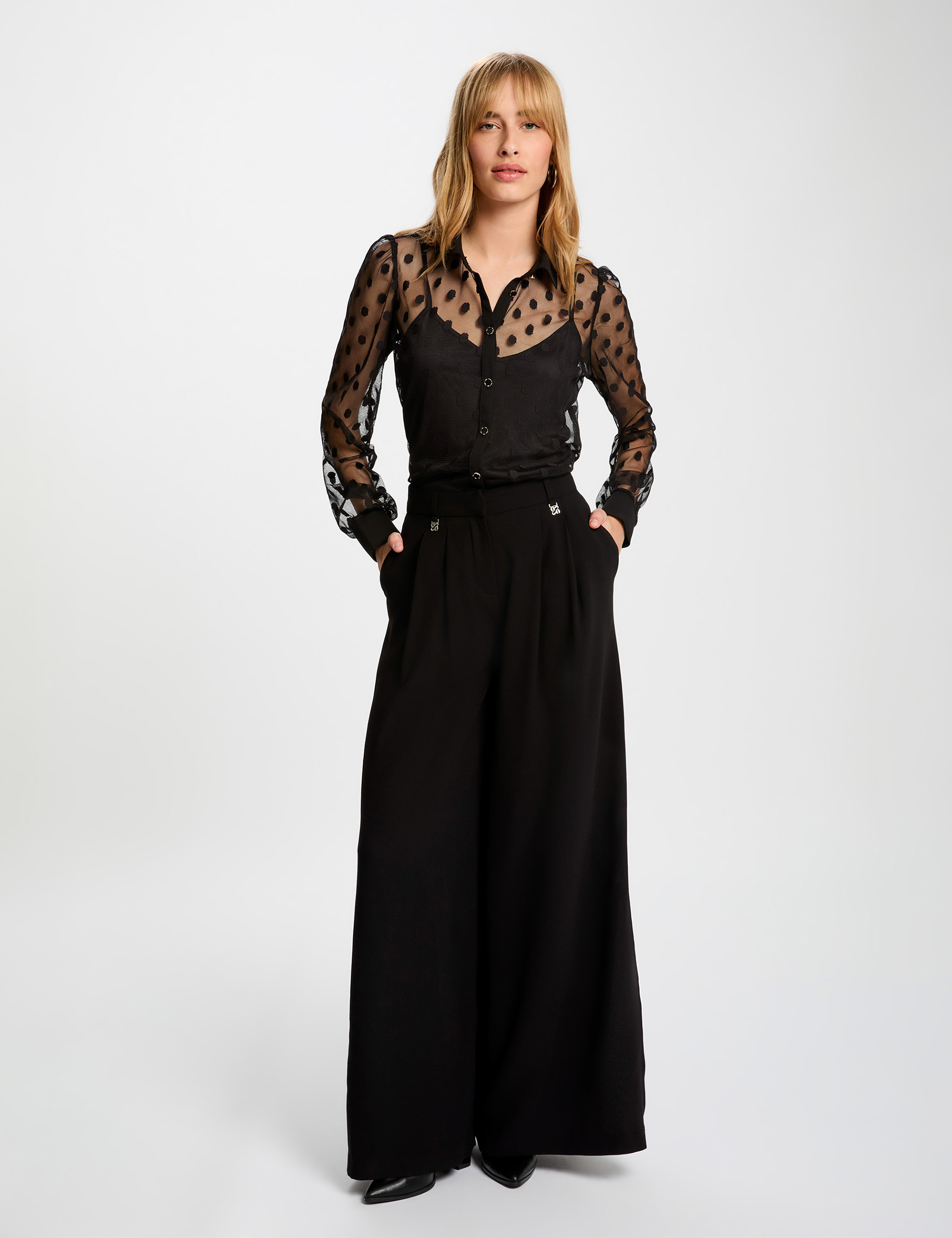 T-Shirt mit Lavalli&egrave;re-Kragen schwarz damen