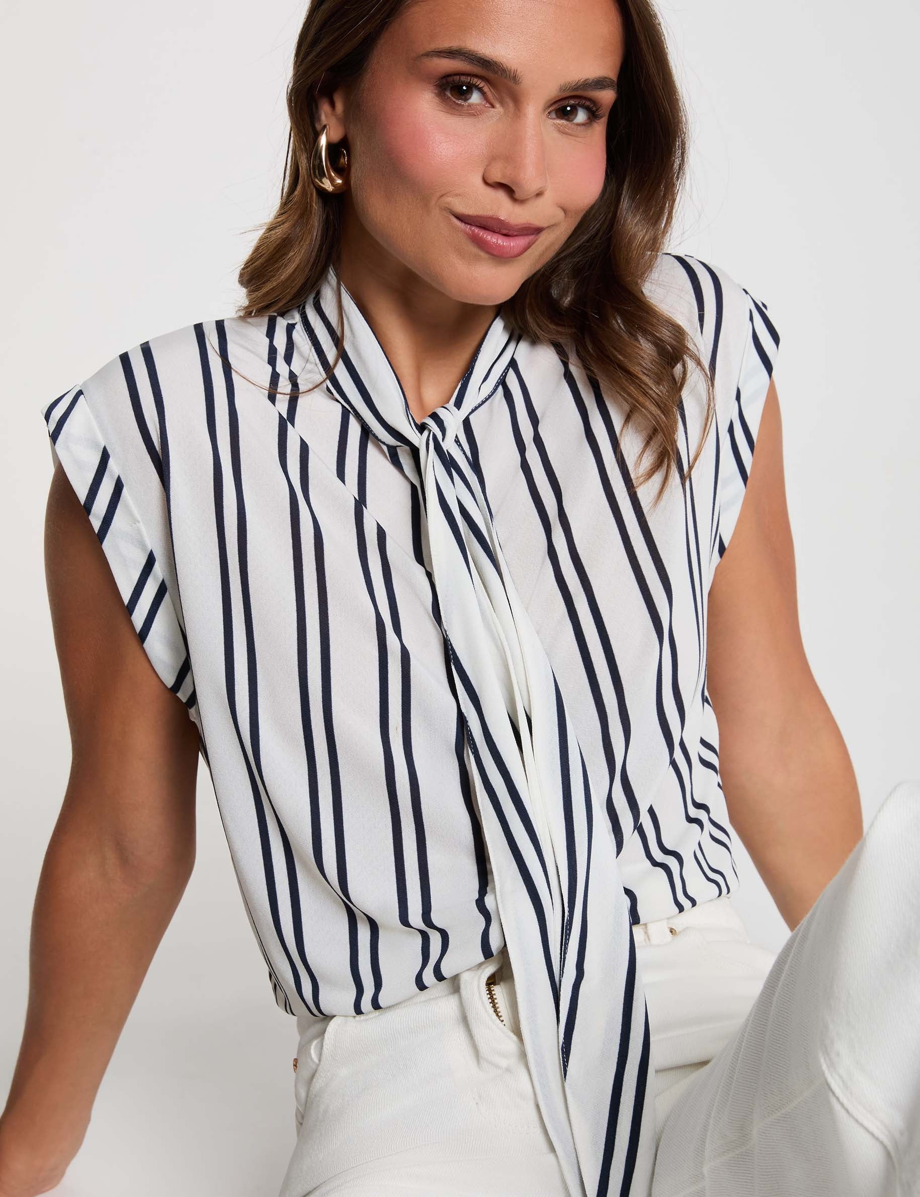 Bluse mit Lavalli&egrave;re-Kragen weiss damen