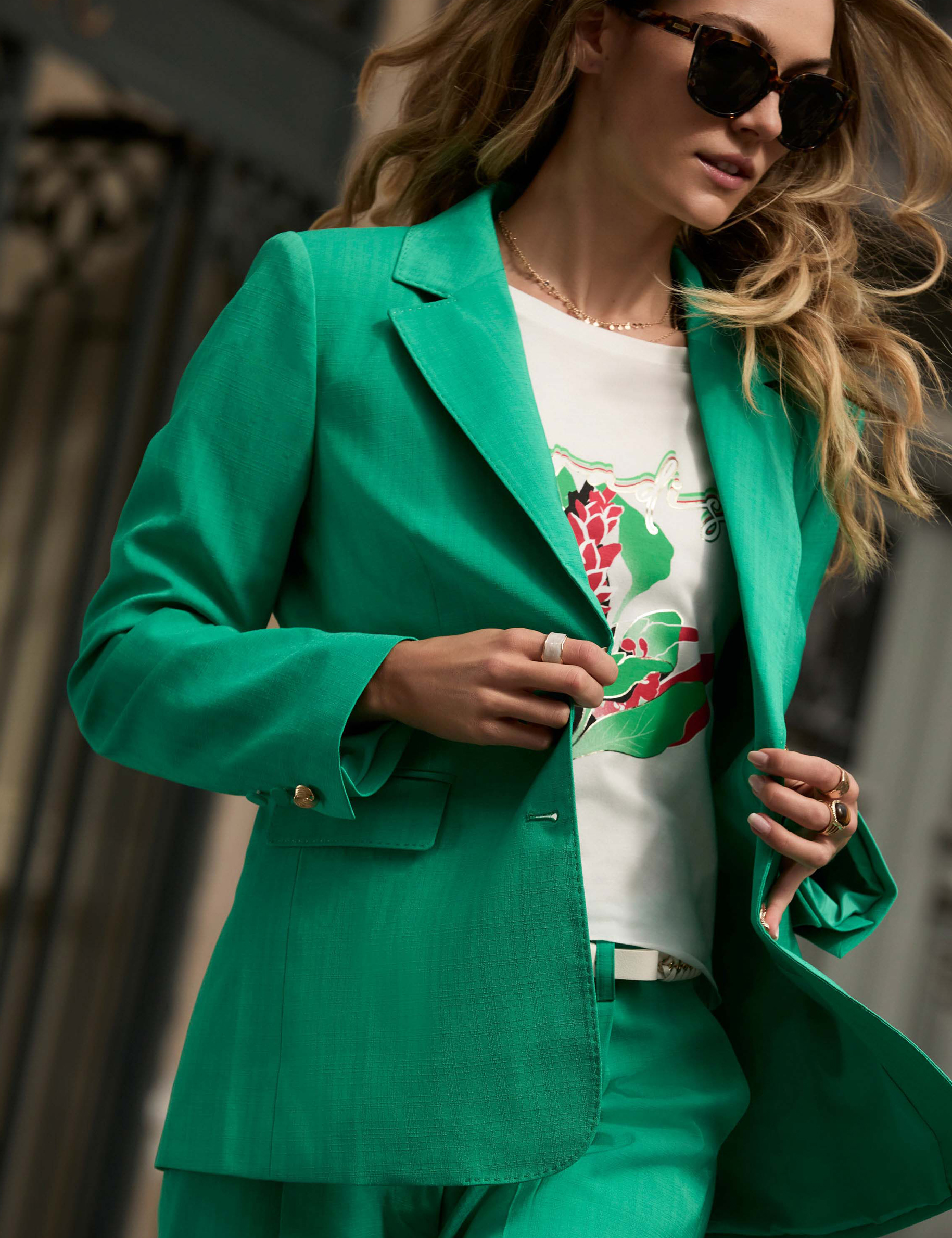 flieender blazer smaragdgrun damen Fließender Blazer smaragdgrün damen