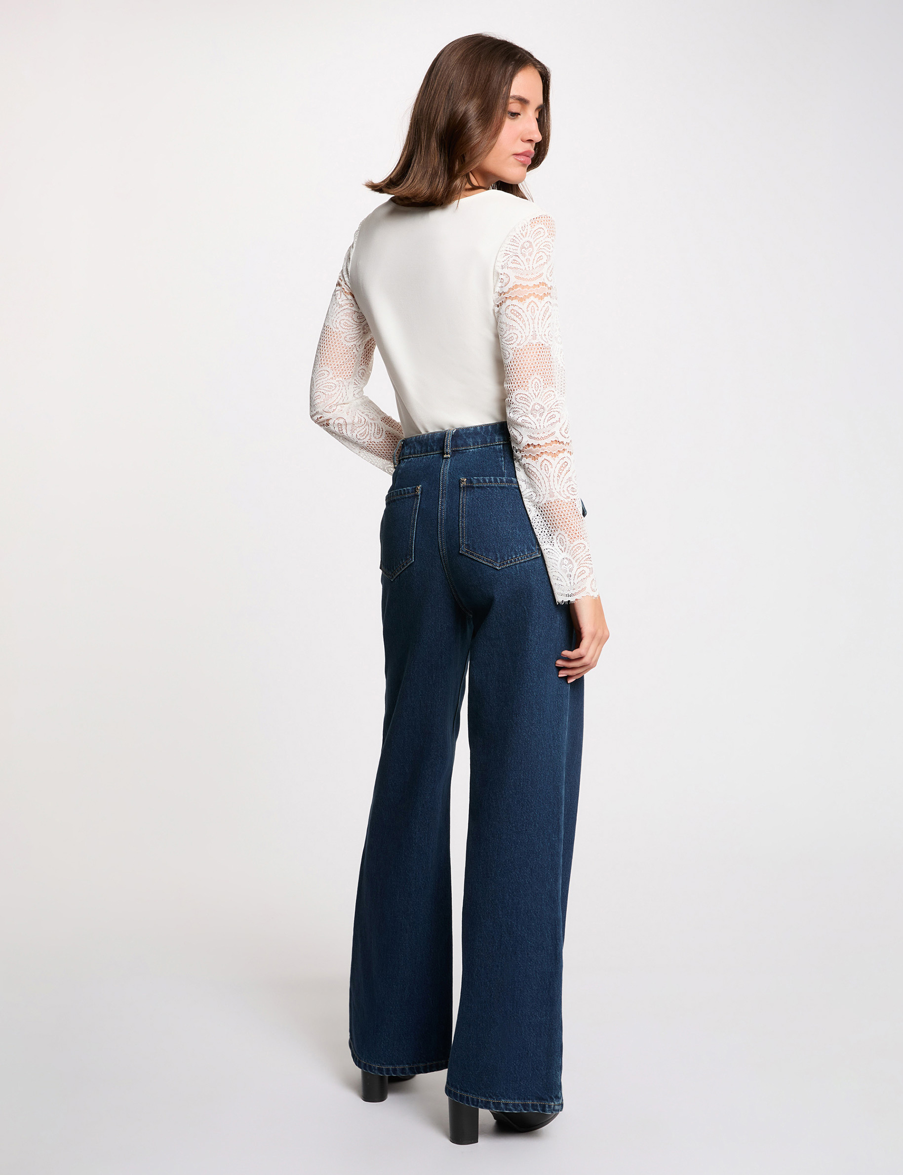 T-Shirt mit Spitzen und langen &Auml;rmeln weiss damen